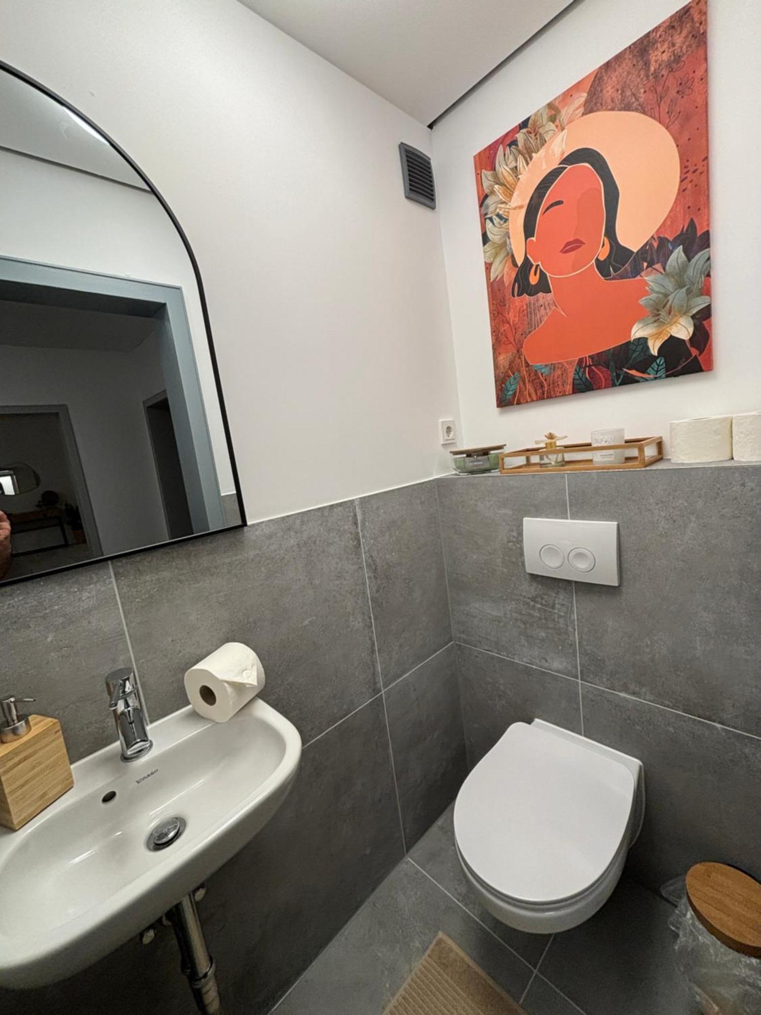 140Qm - 4 Zimmer- Parkplatz - Autobahn - Blauer See - Mallibase Apartments Garbsen Exteriör bild