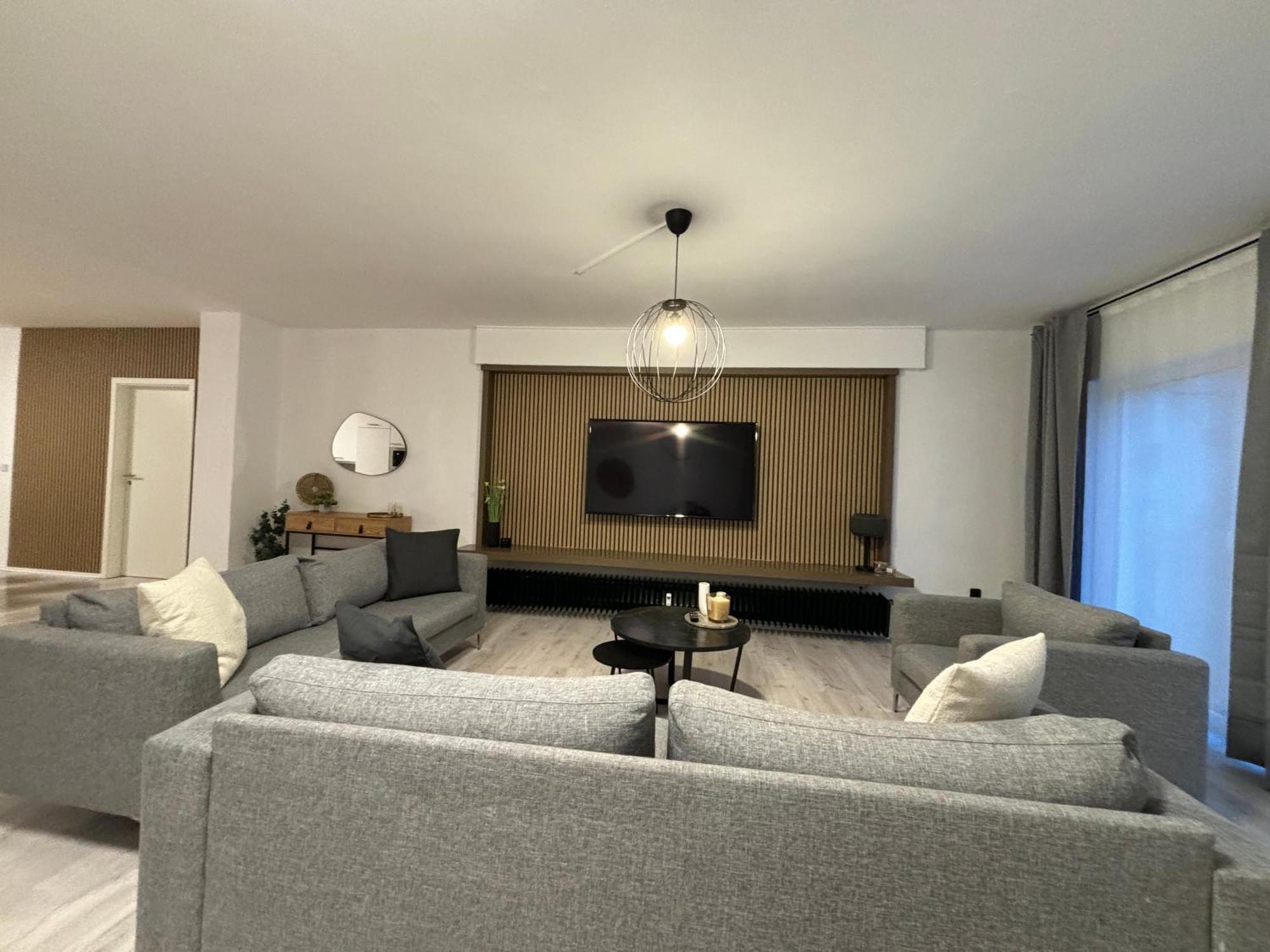 140Qm - 4 Zimmer- Parkplatz - Autobahn - Blauer See - Mallibase Apartments Garbsen Exteriör bild