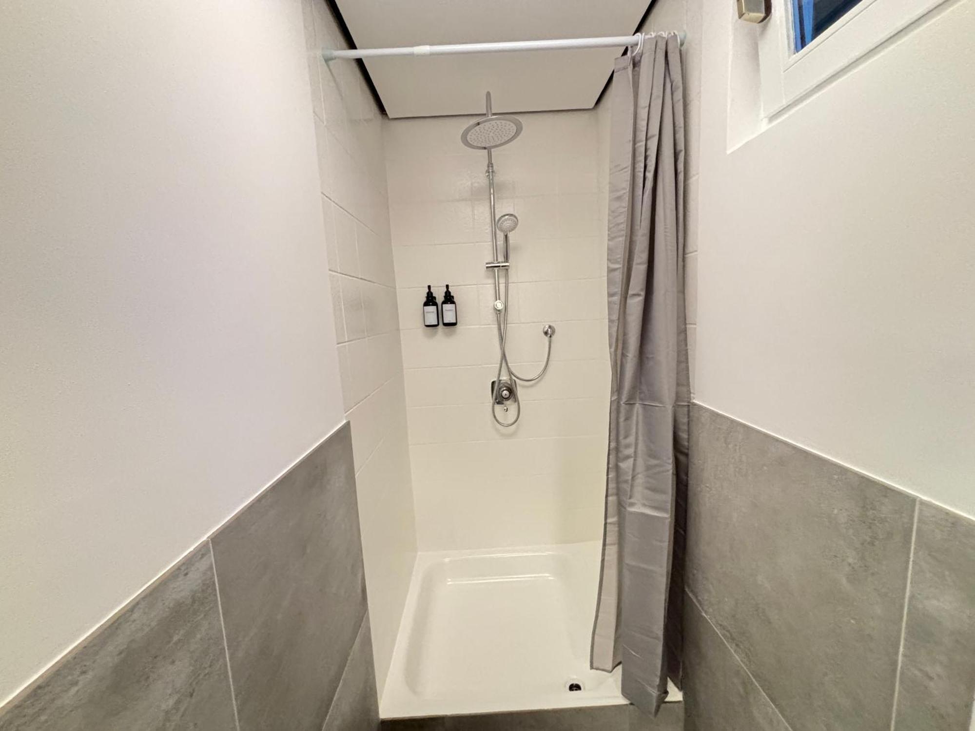 140Qm - 4 Zimmer- Parkplatz - Autobahn - Blauer See - Mallibase Apartments Garbsen Exteriör bild