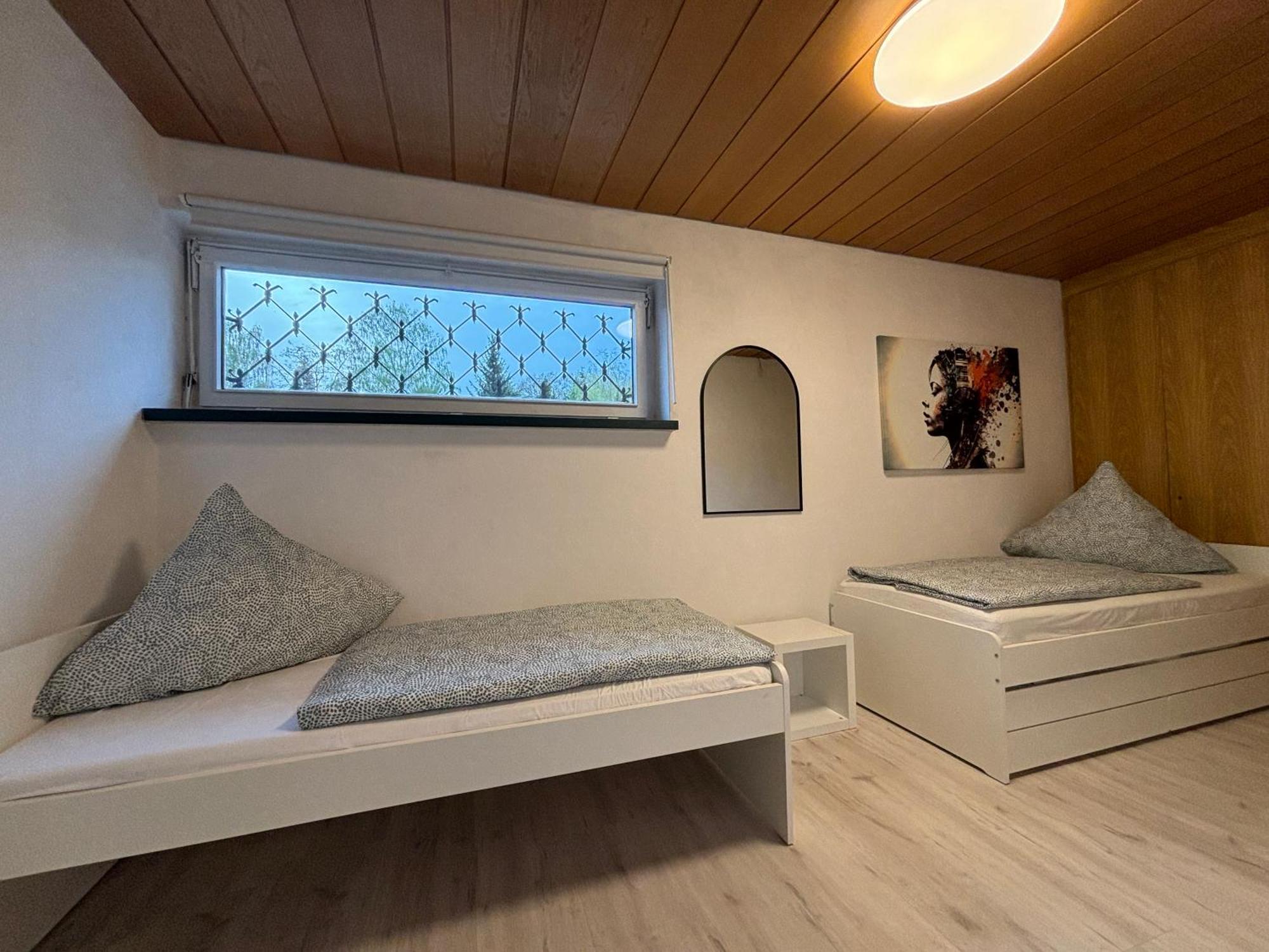 140Qm - 4 Zimmer- Parkplatz - Autobahn - Blauer See - Mallibase Apartments Garbsen Exteriör bild